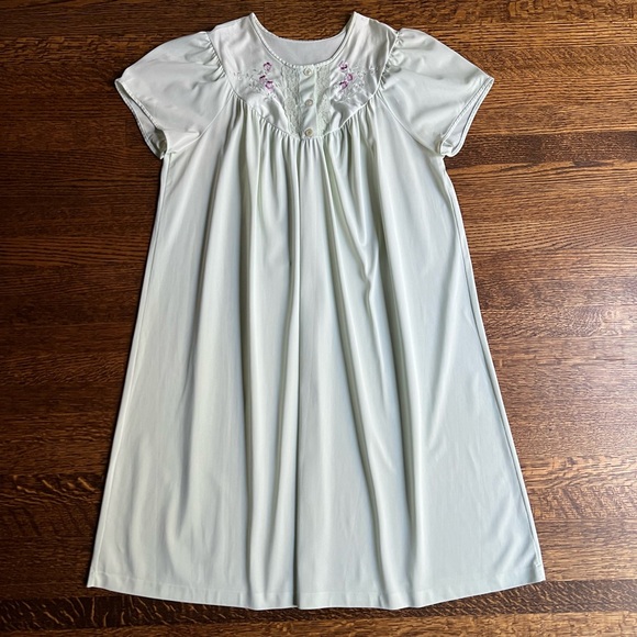 Vintage Posy Nightgown, Granny Style Nightie, Lace and Embroidered Flowers - Picture 1 of 5